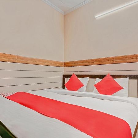 Oyo Park View Guest House Near Edm Mall Yeni Delhi Dış mekan fotoğraf
