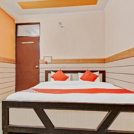 Oyo Park View Guest House Near Edm Mall Yeni Delhi Dış mekan fotoğraf