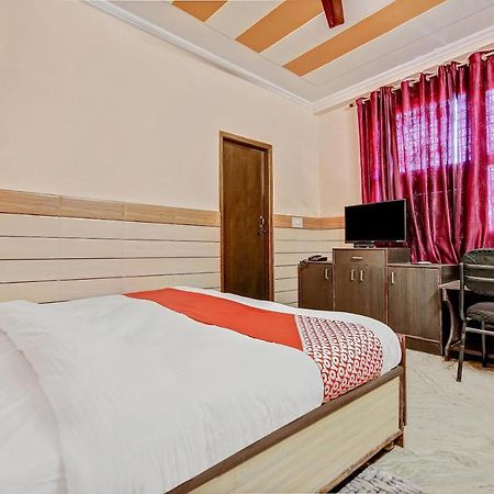 Oyo Park View Guest House Near Edm Mall Yeni Delhi Dış mekan fotoğraf