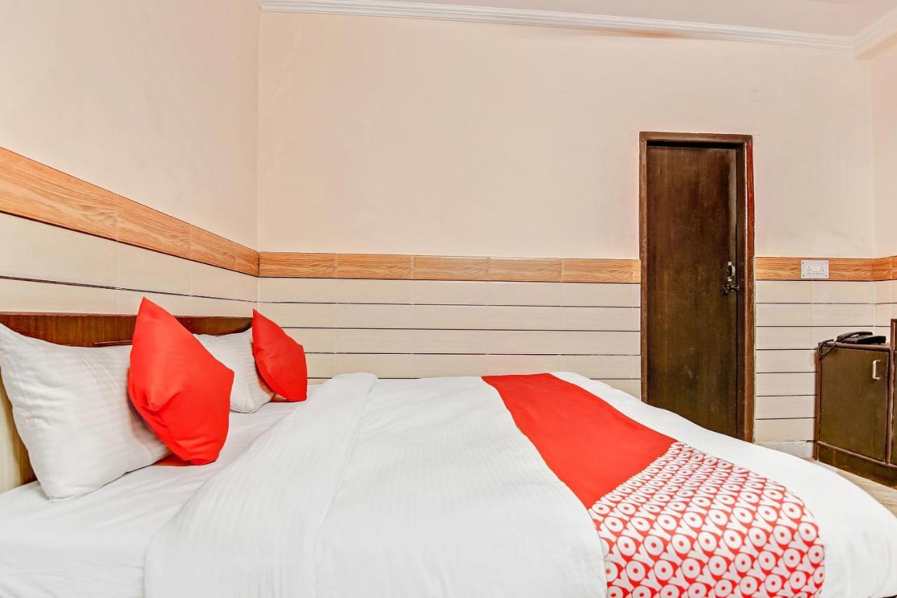 Oyo Park View Guest House Near Edm Mall Yeni Delhi Dış mekan fotoğraf