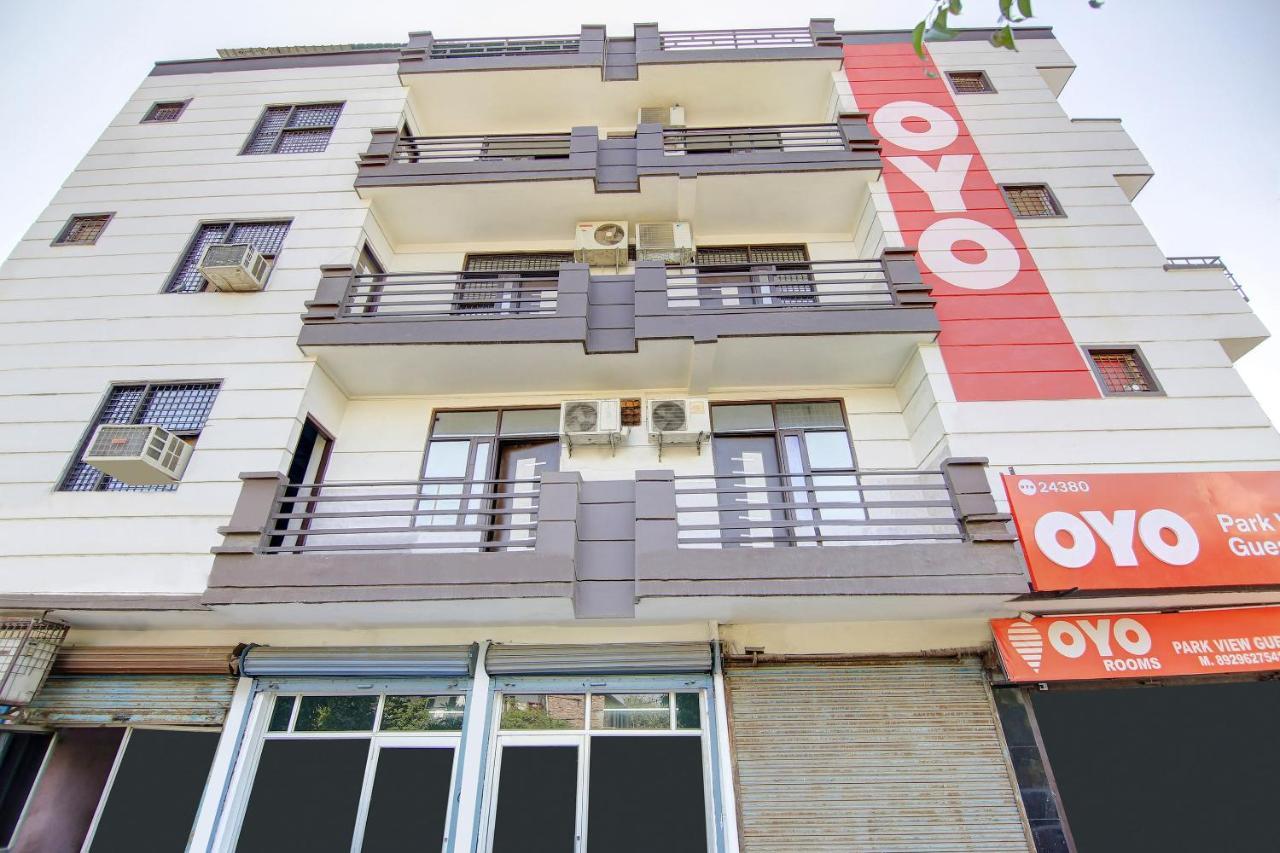 Oyo Park View Guest House Near Edm Mall Yeni Delhi Dış mekan fotoğraf