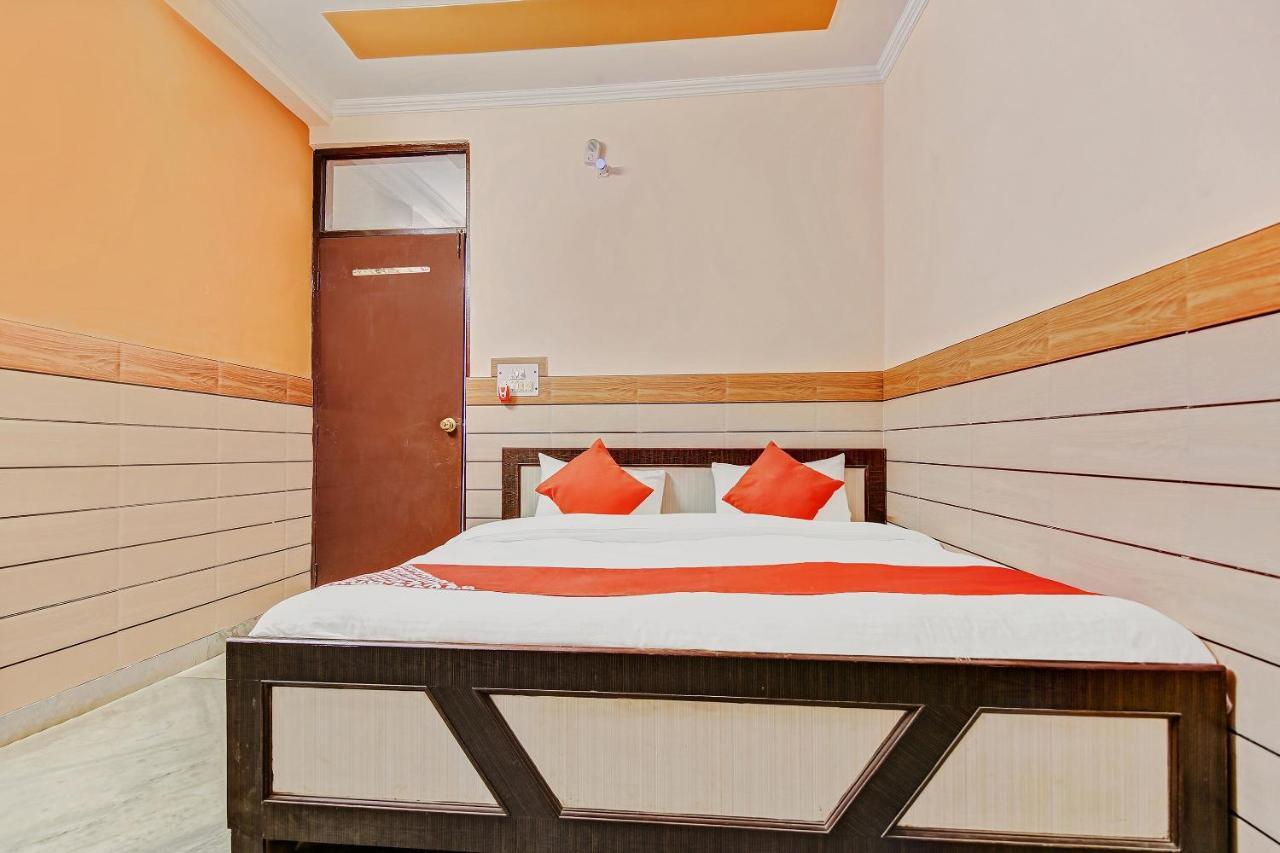 Oyo Park View Guest House Near Edm Mall Yeni Delhi Dış mekan fotoğraf