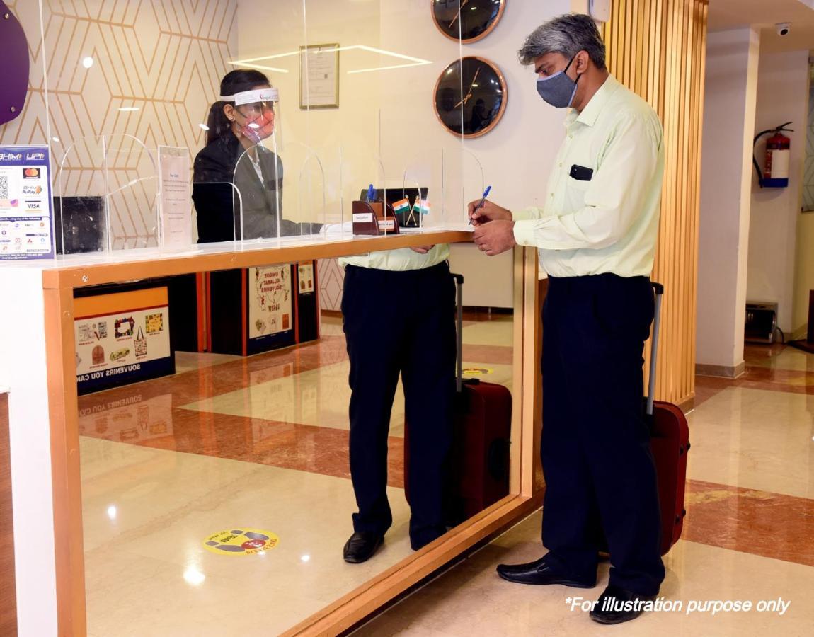 Oyo Park View Guest House Near Edm Mall Yeni Delhi Dış mekan fotoğraf