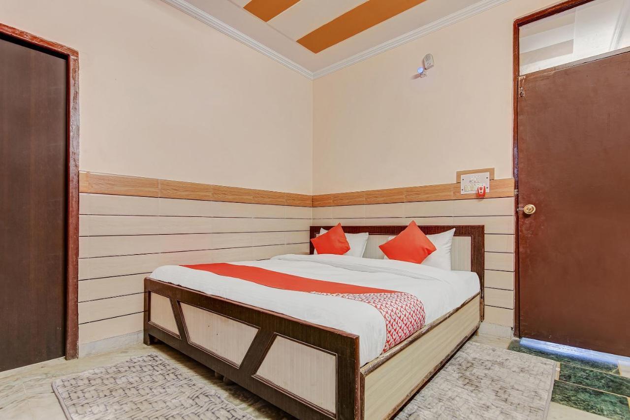 Oyo Park View Guest House Near Edm Mall Yeni Delhi Dış mekan fotoğraf